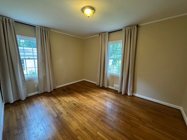 Building Photo - Cozy 2/1 Cottage in Rockridge Heights- $1,650