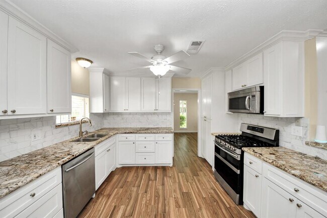 Building Photo - 5715 Braesvalley Dr