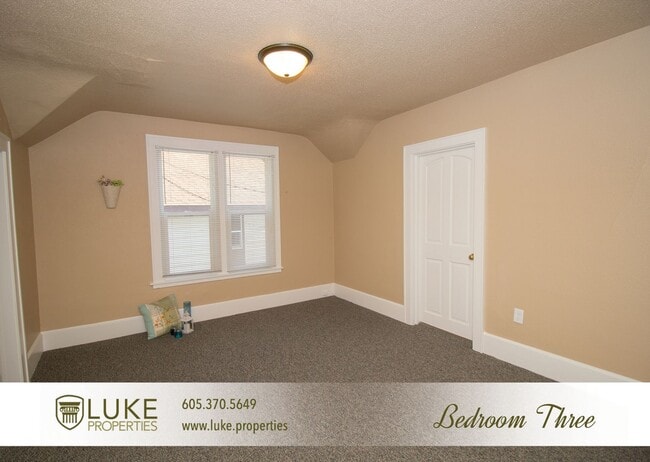 Building Photo - 203 S Summit Ave