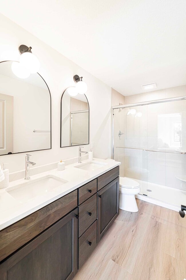 Building Photo - 14550 South Ave