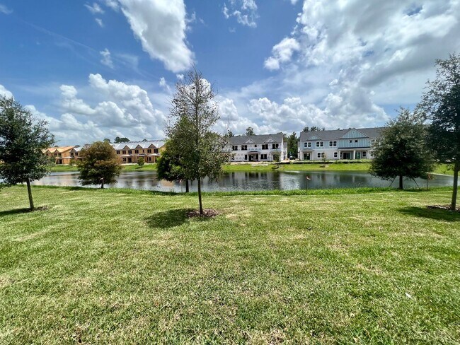 Building Photo - 2 Bedroom 2.5 bath Townhome in Beachwalk!