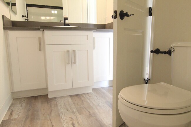 Building Photo - 1450 S Bundy Dr