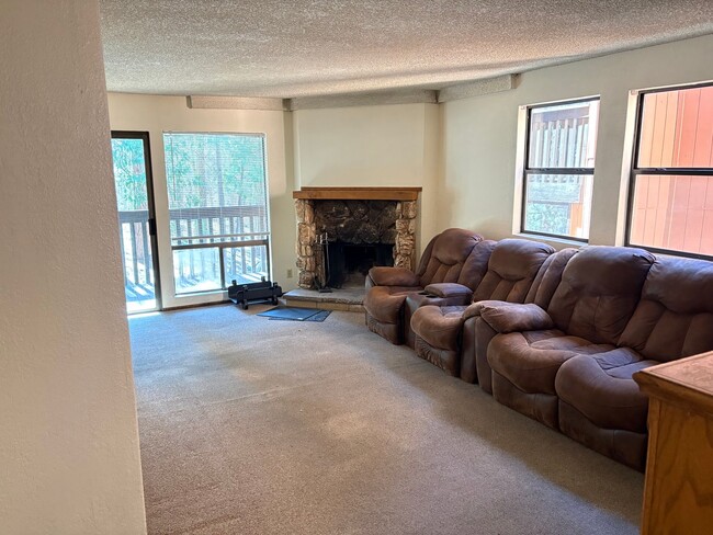 Building Photo - 2 bedroom plus loft condo with carport