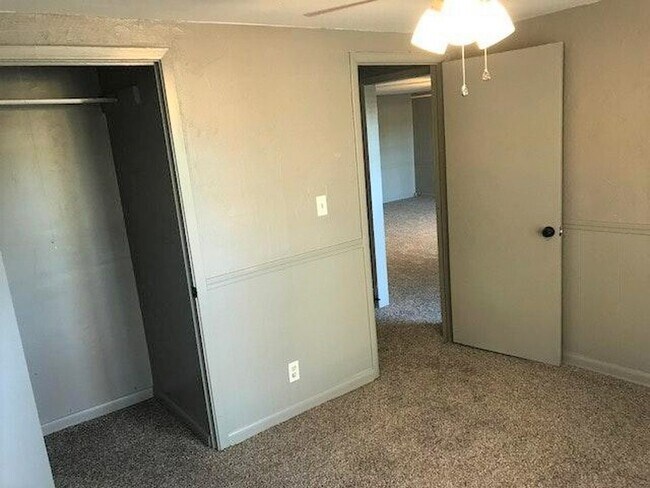 Building Photo - 8820 S Winston Ave