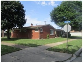 Building Photo - 581 O Connor Ave