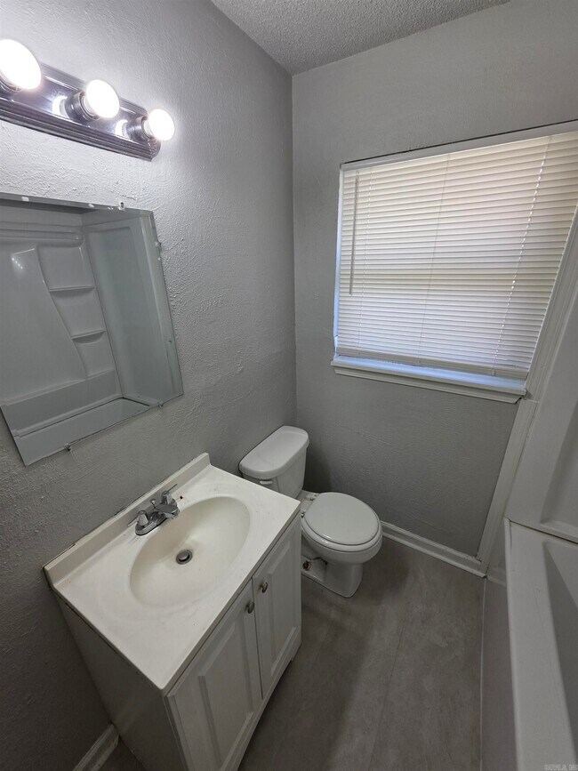 Building Photo - 3805 Mellene Dr
