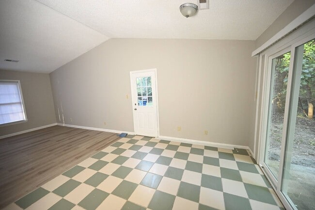 Building Photo - For Rent: Beautiful 3-Bedroom Home in Durh...