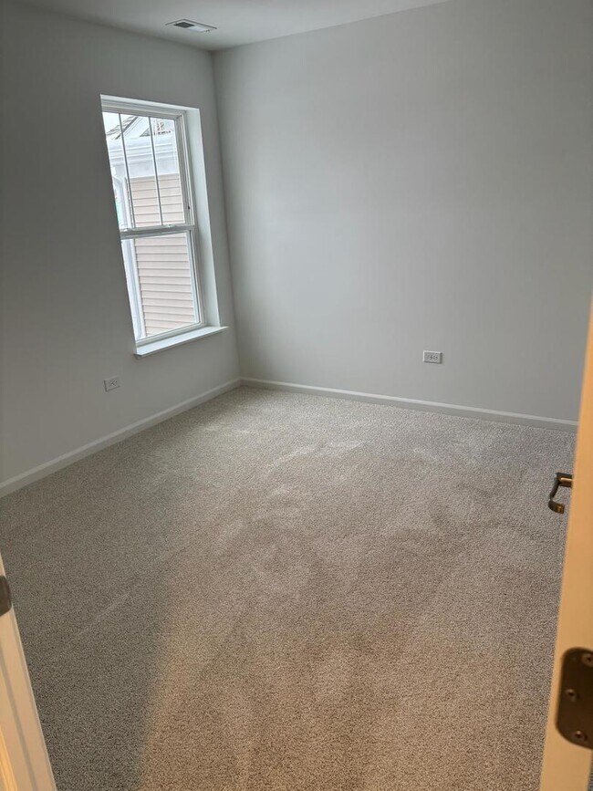 Building Photo - 450 Hathaway Ln