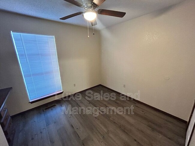 Building Photo - 1307 Summerton Pl