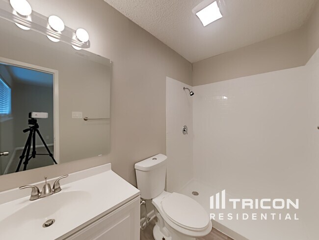 Building Photo - 612 Circleview Dr