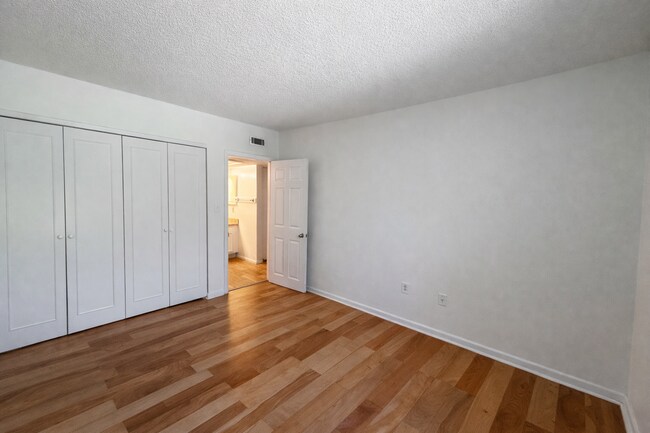 Building Photo - 2505 N Alafaya Trail