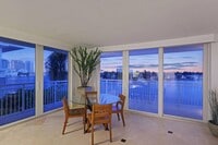 Building Photo - 511 Bayshore Dr
