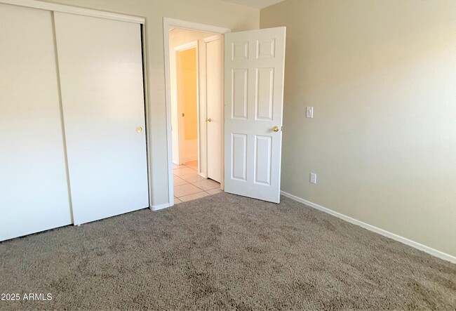 Building Photo - 7220 S 55th Dr