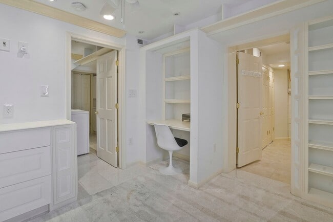 Building Photo - North Arlington 4 BR 5.5 BA Home