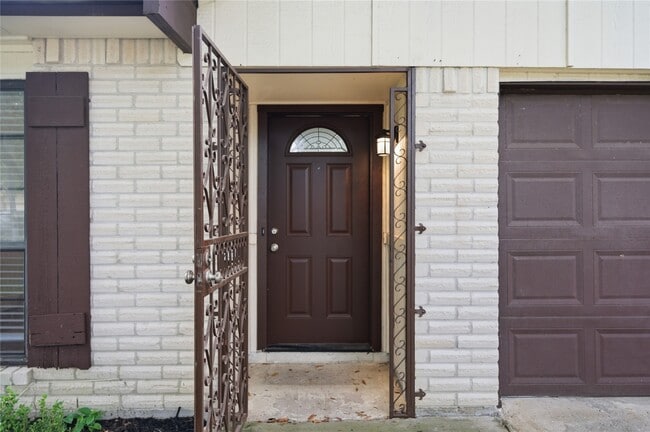 Building Photo - 2126 Quail Valley E Dr