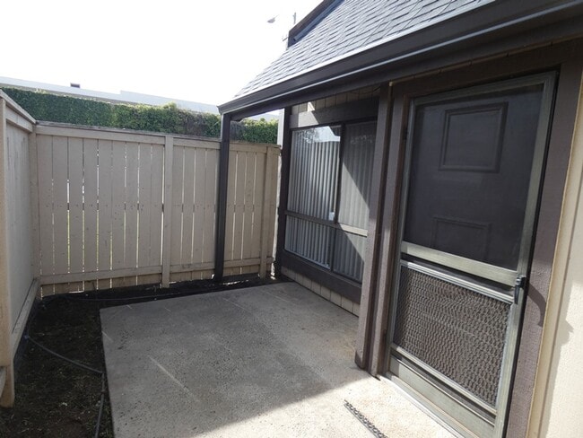 Building Photo - Townhouse in South Santa Maria with 1 car ...