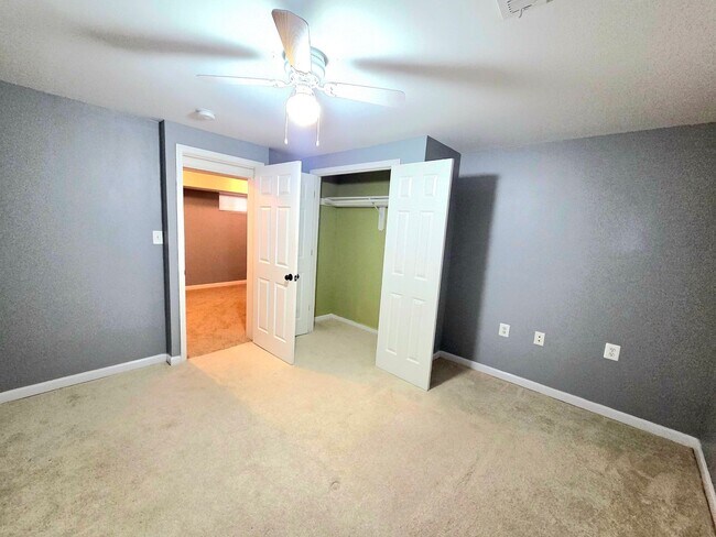 Building Photo - Lovely 3 BR/2.5 BA Single-Family Home in O...