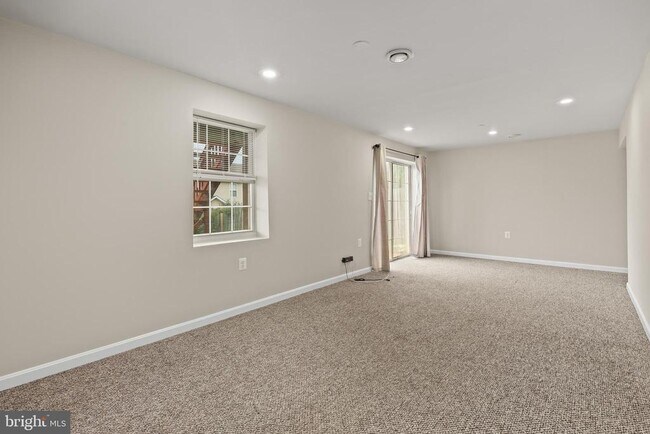 Building Photo - 16 Varone Dr