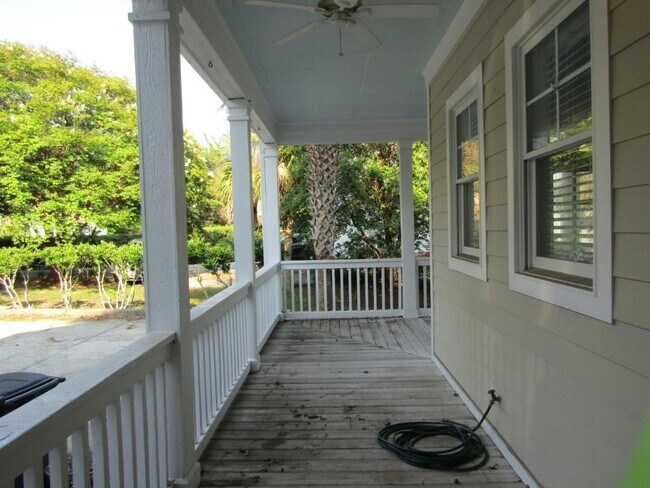 Building Photo - 703 Tradewind Ct