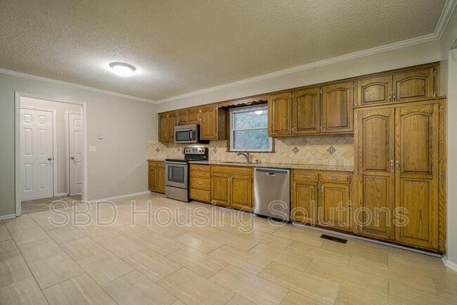 Building Photo - 405 SE Dales Ct