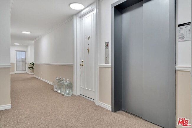 Building Photo - 432 N Palm Dr