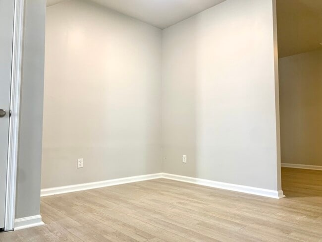 Building Photo - 3-Bedroom Townhome for Rent - Hampton, VA