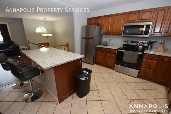 Building Photo - 1119 Crestview Dr