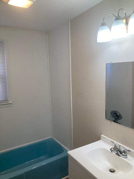 Building Photo - 202 Mountain View Dr