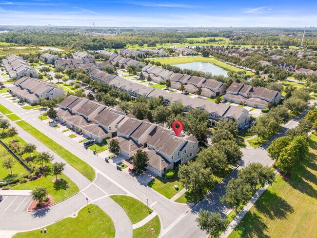 Building Photo - Spacious 3-Bed, 2.5 Bath End Unit Townhome in Windermere with 2 Car Garage!