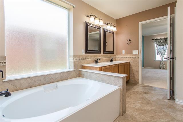 Building Photo - 8733 King Ranch Dr