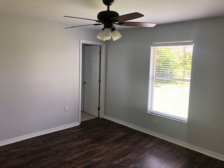 Building Photo - 4120-4122 SW 7th Pl