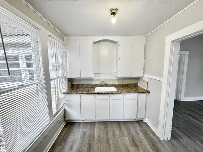 Building Photo - 3592 Vivia Ave