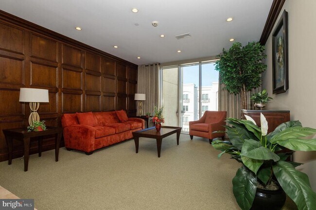 Building Photo - 2 N Commerce Square