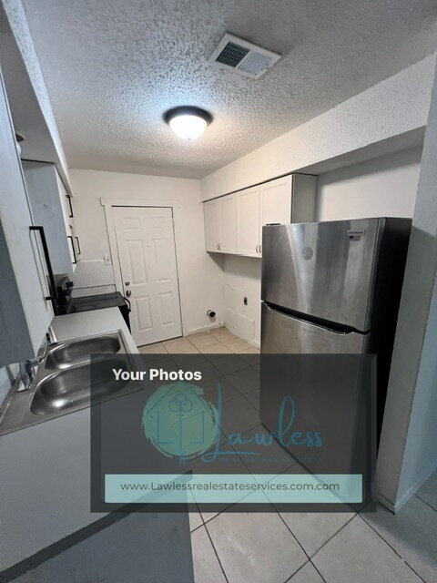 Building Photo - Charming 2-bedroom, 1-bath duplex with large fenced in yard.