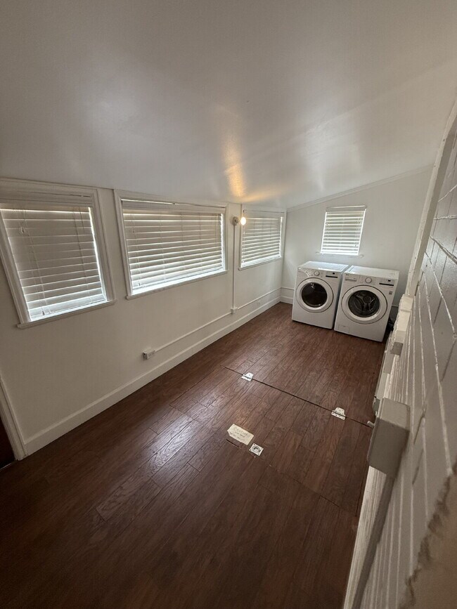 Building Photo - "Charming 2-Bed, 2-Bath Oasis in Denver’s Vibrant Locale – 1,313 Sq. Ft. of Cozy Elegance!"