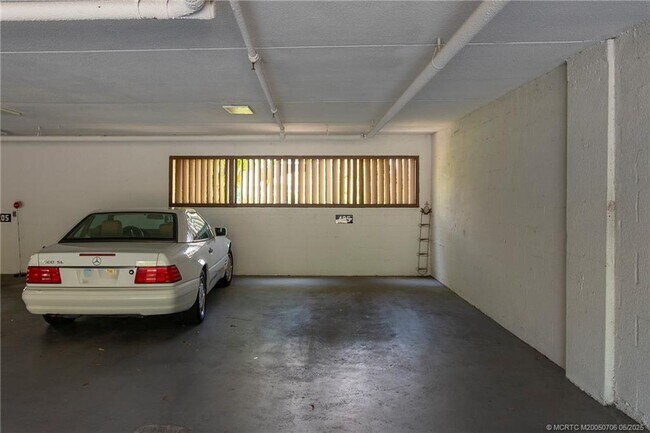 Building Photo - 166 SE St Lucie Blvd