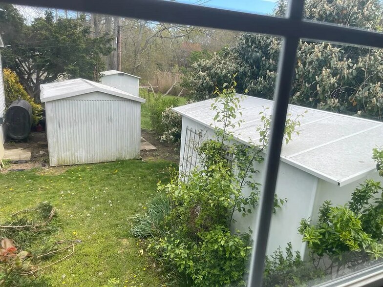 Building Photo - 37 Hubbard Ave