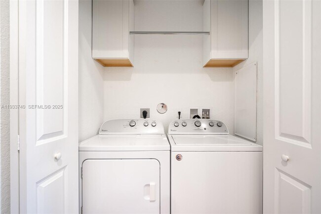 Building Photo - 4652 Horseshoe Cir