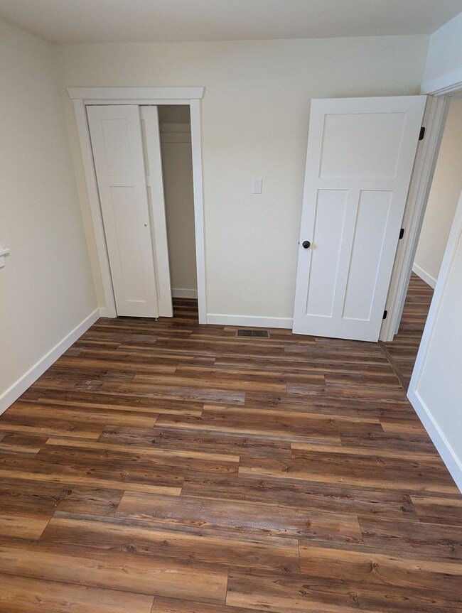 Building Photo - Fully Renovated 3 Bedroom Ranch