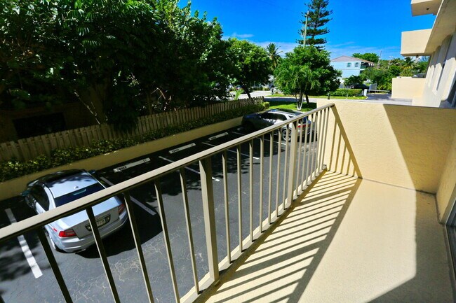 Building Photo - 1009 N Ocean Blvd