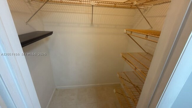 Building Photo - 125 Canterbury E