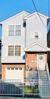 Building Photo - 64 Isabella Ave