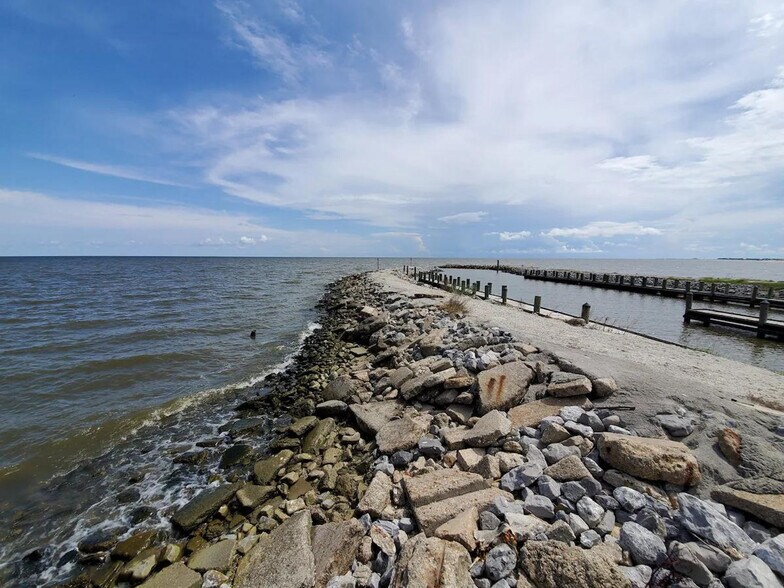 Building Photo - 309 Julia St