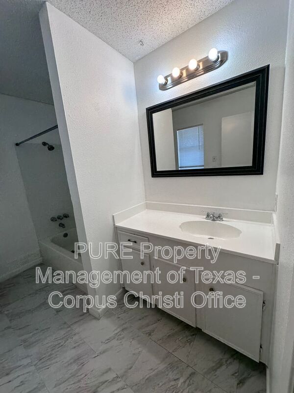 Building Photo - 4029 Brownwood Cir