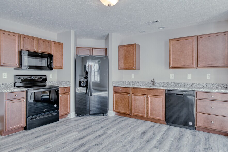 Building Photo - 220 Twisted Oak Dr NW