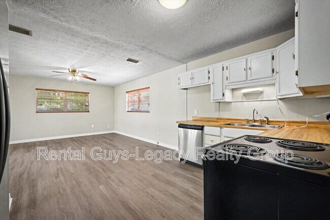 Building Photo - 10545 Citrus Ln
