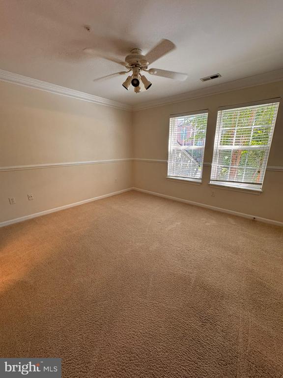 Building Photo - 8200 Blue Heron Dr