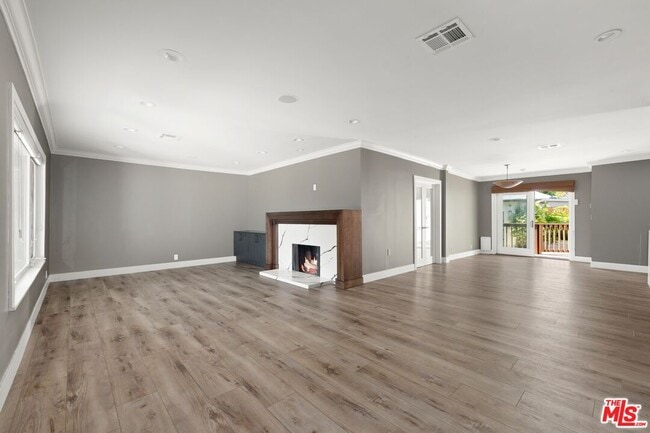 Building Photo - 2011 Stearns Dr