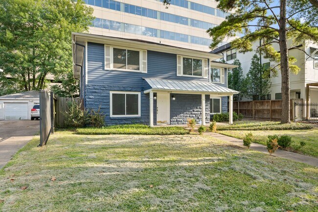 Building Photo - 2109 Sheridan St