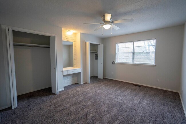 Building Photo - Spacious, Updated & Cute Home Near Lake He...